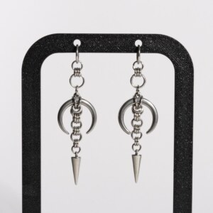 Midnight Spike crescent moon chainmail earrings with spike drop by silentchxos