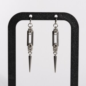 Recta Fang chainmail bar earrings with spike drop by silentchxos