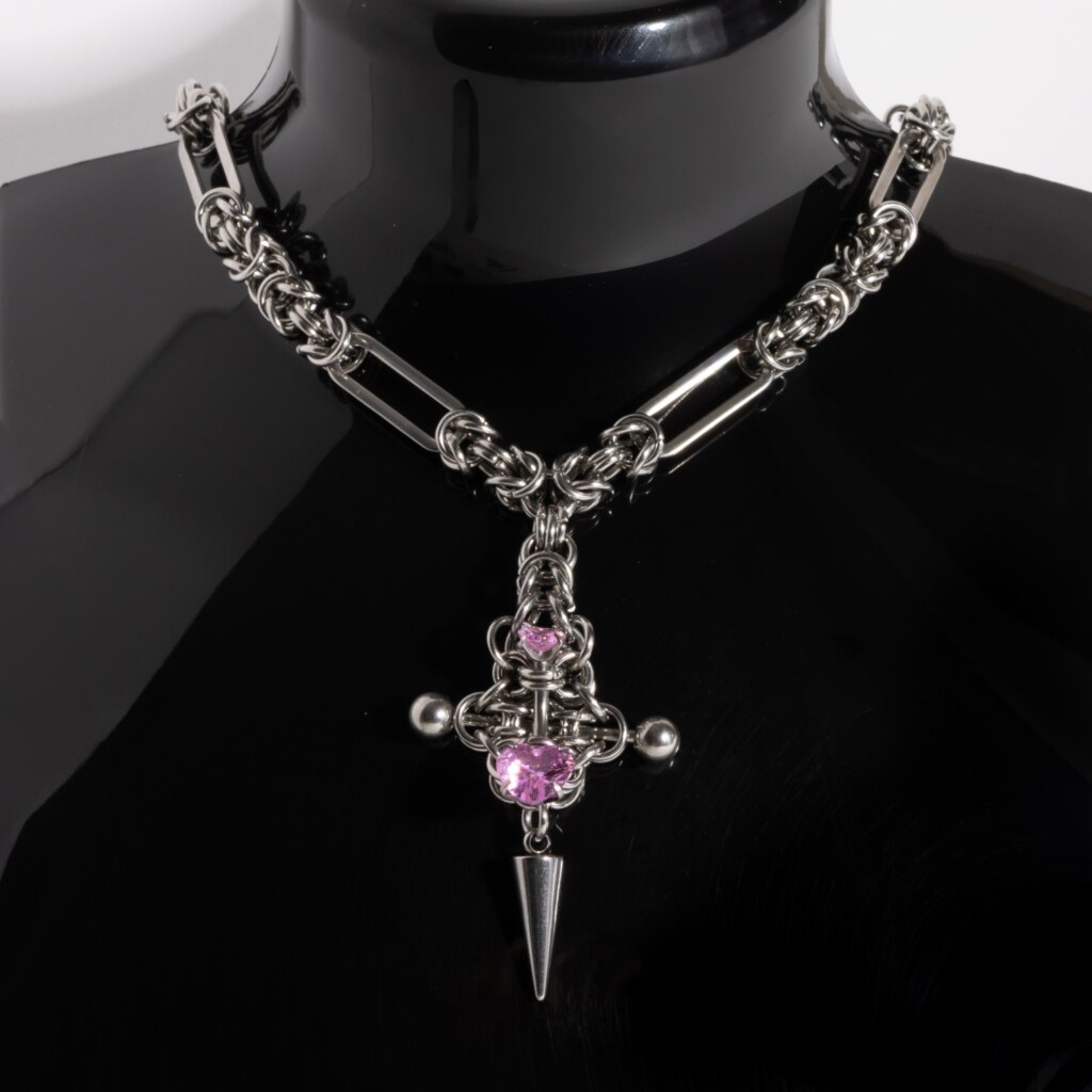 Silent Chain byzantine chainmail necklace pendant pink heart variant close-up by silentchxos