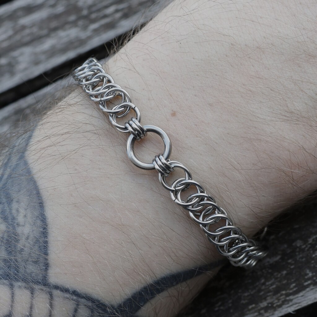 Close up shot of the Fiber handmade chainmail bracelet in stainless steel worn on the arm by silentchxos