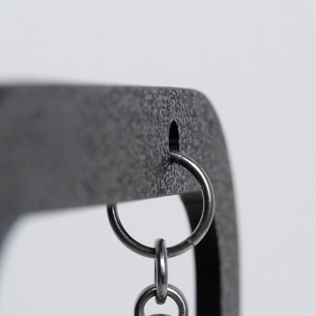 Close Up Image from an titanium clicker for handmade chainmail earrings